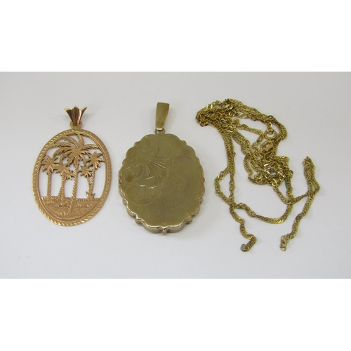 880 - Group of gold jewellery comprising a 9ct locket with scalloped border, a pierced yellow metal pendan... 