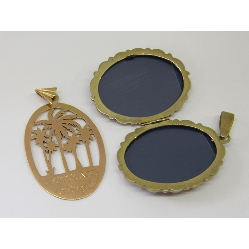 880 - Group of gold jewellery comprising a 9ct locket with scalloped border, a pierced yellow metal pendan... 