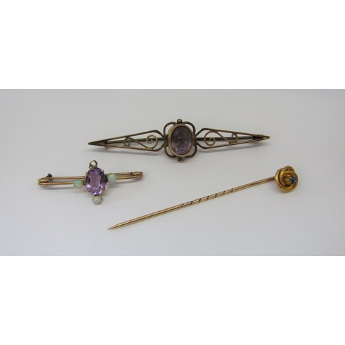 881 - Group of antique gold jewellery comprising a 15ct stick pin with blue spinel knot terminal, a 9ct am... 