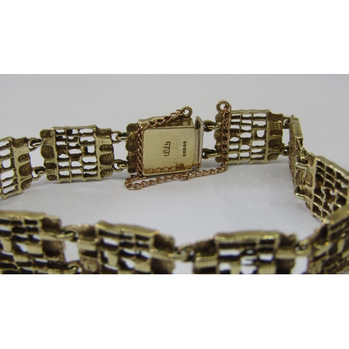 899 - Vintage 9ct bracelet of abstract design, maker 'I J Ld', 17g