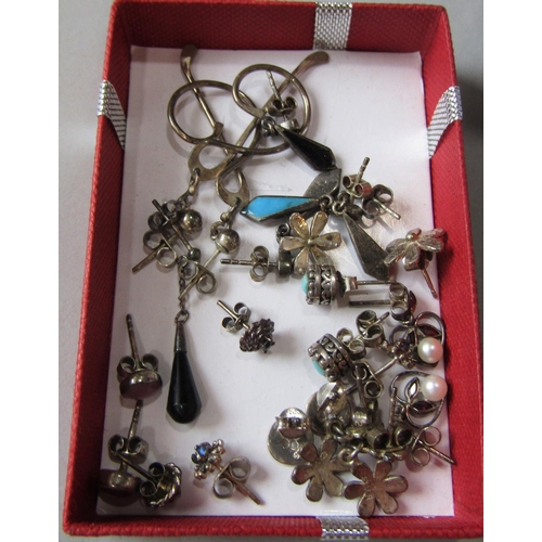 976 - Collection of silver jewellery to include an articulated teddy bear pendant, cased pair of Shetland ... 