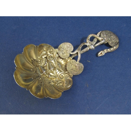 1286 - Good quality Victorian silver gilt caddy spoon, London 1862, 9 cm long 0.5 oz approx