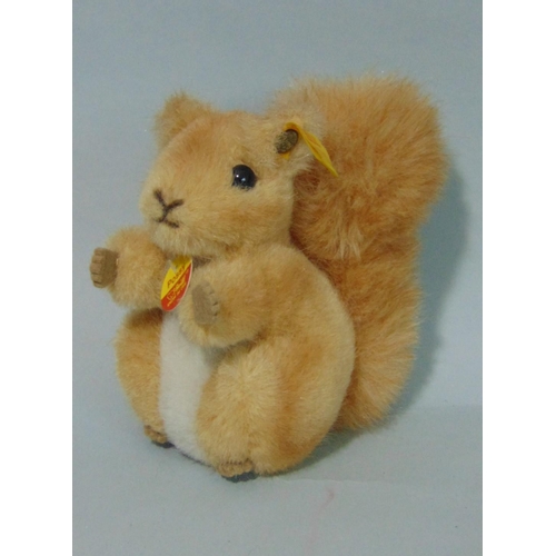 52 - 5 Steiff toys: 'Fuchs' sitting fox 33438, 18cm tall, 'Browny' bear 1444/12, 'Possy' the squirrel 146... 