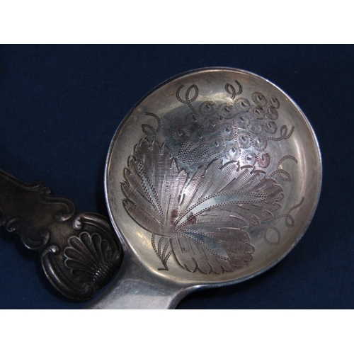 1175 - George III silver caddy spoon with Kings pattern handle and serpentine bowl, maker Thomas Bartleet, ... 