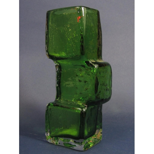 1128 - Geoffrey Baxter for Whitefriars Drunken Brick Layer vase in green, 21 cm high