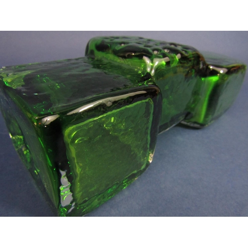 1128 - Geoffrey Baxter for Whitefriars Drunken Brick Layer vase in green, 21 cm high