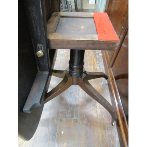 2274 - A Regency mahogany breakfast table, the rectangular top to seat four, raised on a turned pillar and ... 