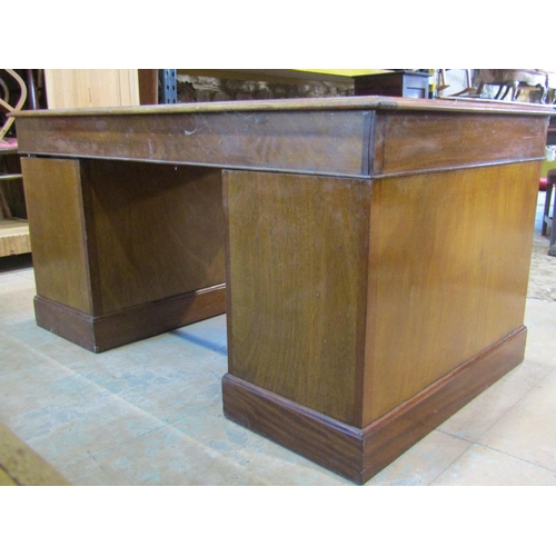 2247 - A Georgian style kneehole twin pedestal desk with dark green leather inset panelled top over an arra... 