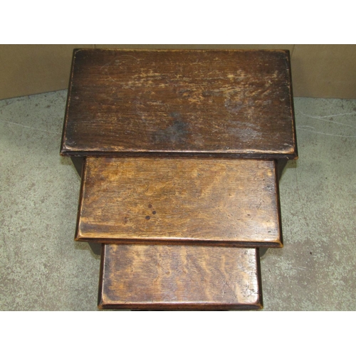 2336 - A nest of three good quality reproduction oak occasional tables of rectangular form in the old Engli... 