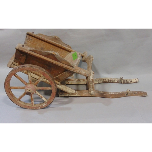 1865 - A vintage wooden scale model cart with two spoke wheels