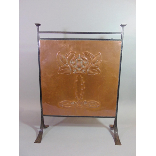 538 - An Arts & Crafts iron framed firescreen enclosing a copper panel with embossed rose design 67 cm hig... 