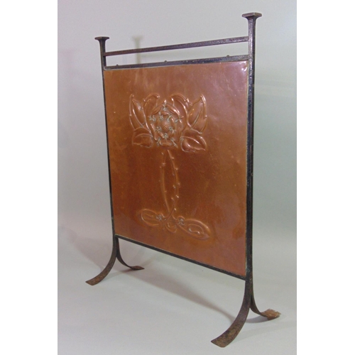 538 - An Arts & Crafts iron framed firescreen enclosing a copper panel with embossed rose design 67 cm hig... 