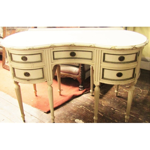 2684 - An Edwardian mahogany ladies dressing table with inverted kidney shaped front, the front elevation e... 