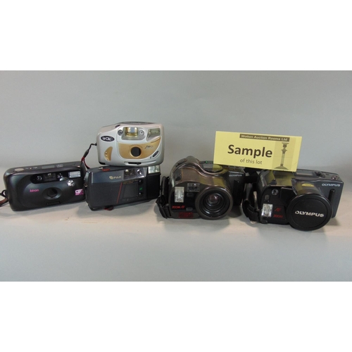 567 - A large quantity (3 boxes) of 35mm compact cameras.