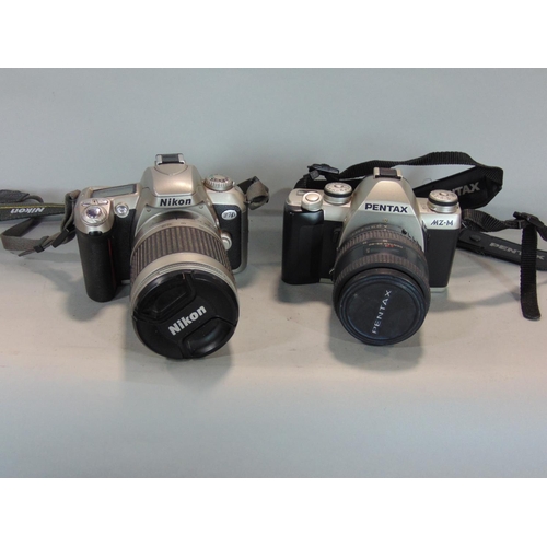 569 - A box of 35mm auto focus SLR cameras to include Nikon, Pentax, Minolta, most with lenses.