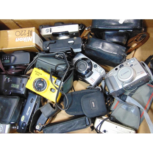 572 - A box of mixed 35mm compact cameras, some range finder and view finder and SLR mixed to include Roll... 