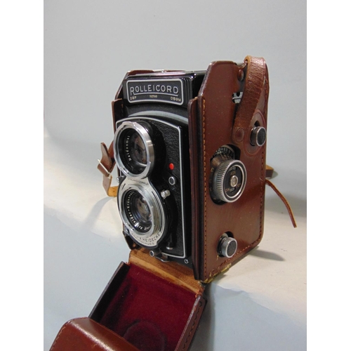 574 - Rolleicord Twin Lens Reflex in original case, Xenar lens, plus a Halina Twin Les Reflex and a Wester... 