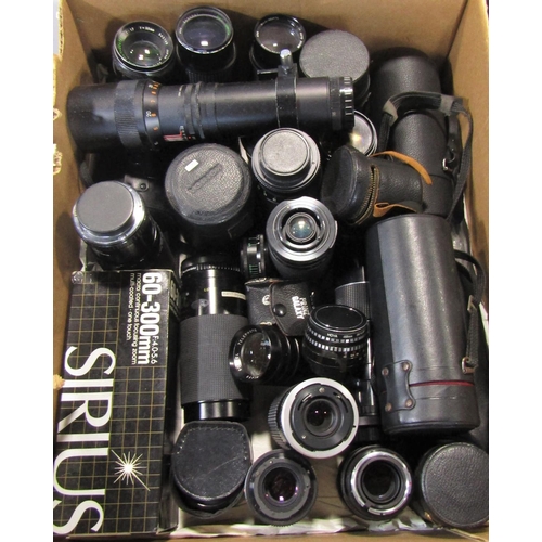 582 - A large collection of prime lenses to include mainly 135 (a boxful)