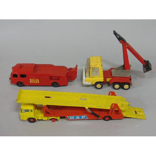 116 - Mixed lot of railway model items including Triang loco R159/ R250, rolling stock by Triang and Hornb... 