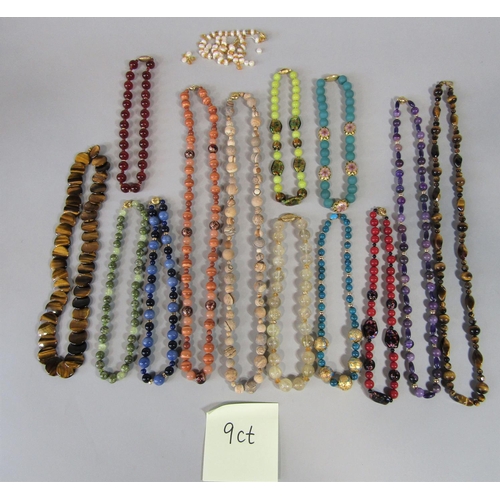 1423 - Collection of hardstone bead necklaces each with gold clasp, comprising 1 x 18ct, 5 x 14ct and 14 x ... 