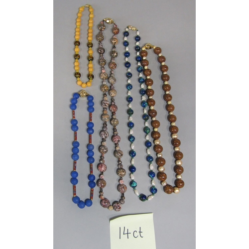 1423 - Collection of hardstone bead necklaces each with gold clasp, comprising 1 x 18ct, 5 x 14ct and 14 x ... 