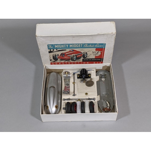 85 - Victory Models scale 1/48 - The 'Mighty Midget' Electric Racer Construction Kit, C1950. Body of car ... 