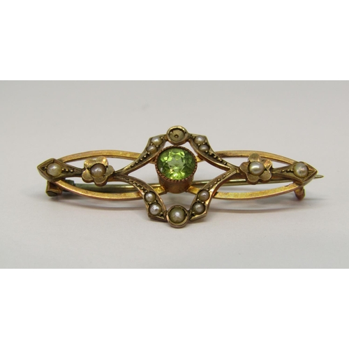 1335 - Edwardian 9ct green paste bar brooch, 6.5cm W, together with a further 9ct aventurine and seed pearl... 