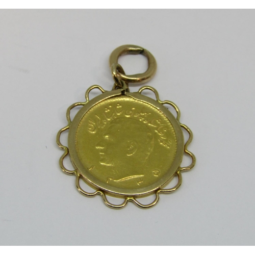 1353 - Persian Pahlavi gold coin in 9ct mount, 5.9g