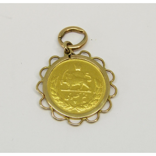 1353 - Persian Pahlavi gold coin in 9ct mount, 5.9g