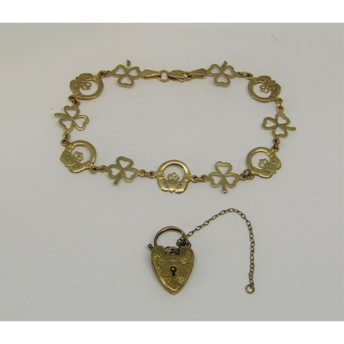 1376 - 9ct 'Irish Blessings' bracelet with Claddagh motifs, together with an engraved loose heart padlock c... 