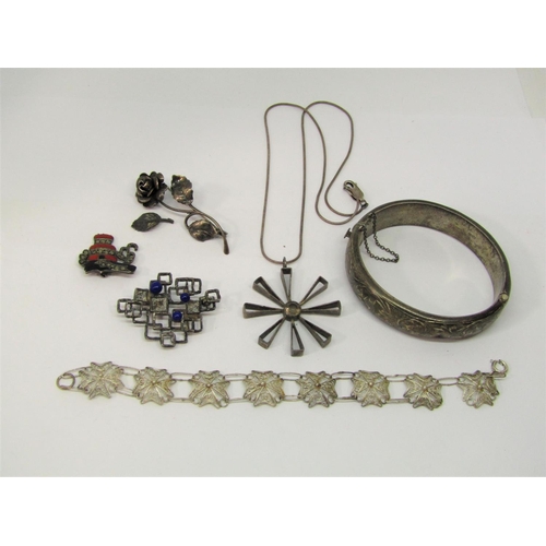 1405 - Collection of silver / white metal jewellery to include a Finnish sunburst pendant necklace, further... 