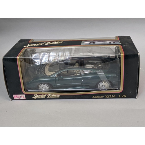 122 - 10 boxed 1:18 scale model vehicles by Burago, Maisto and ERTL including Burago Mercedes Benz models ... 