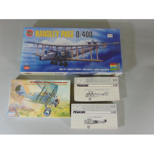 131 - Collection of boxed model aircraft kits including Airfix Handley Page 0/400 (sealed), 8 others by Ai... 