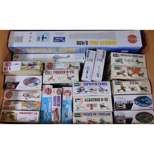 131 - Collection of boxed model aircraft kits including Airfix Handley Page 0/400 (sealed), 8 others by Ai... 