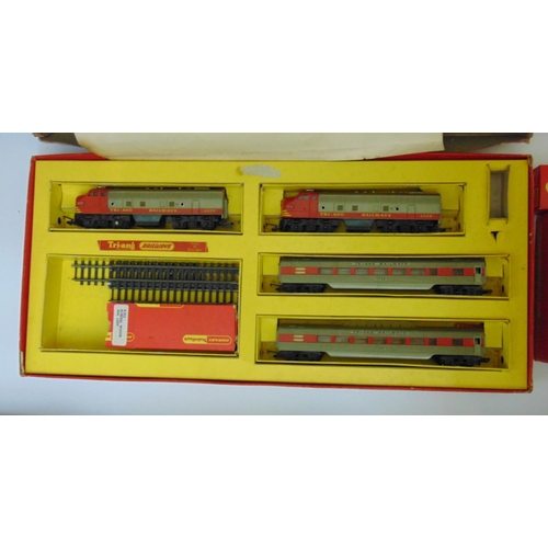 94 - Collection of Triang OO gauge rail items including R3H boxed Electric Model Railroad, R459A Station,... 