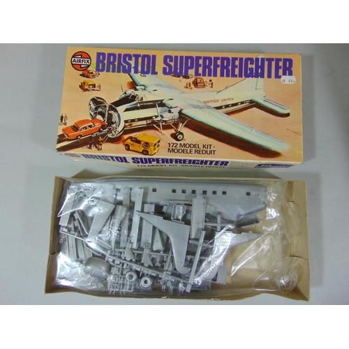 105 - 6 Model aircraft kits including 'Airways Vac Form' DH Comet 4C, BAC111, Vickers Viking, Airfix Brist... 