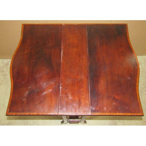 2349 - An inlaid Edwardian mahogany drop leaf Sutherland type table with satinwood banding, serpentine outl... 