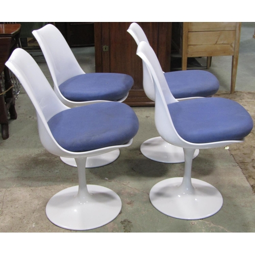 2282 - A set of six (4&2) Eero Saarinen style 151 white tulip swivel chairs with pad seats and disc shaped ... 