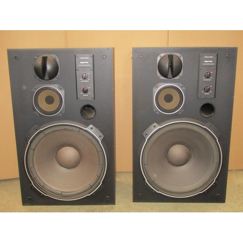 2292 - A pair of realistic Mach Two hi-fi speakers cat number 40-4032 (lacks cables)