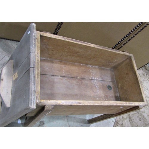 2198 - Rustic freestanding pine trough / bin of rectangular form with loose lid, drainage hole and square c... 