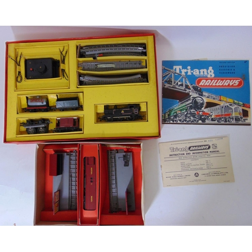 73 - Collection of 00 gauge boxed Triang Railway items including R3X Goods Train Set (electric scale mode... 