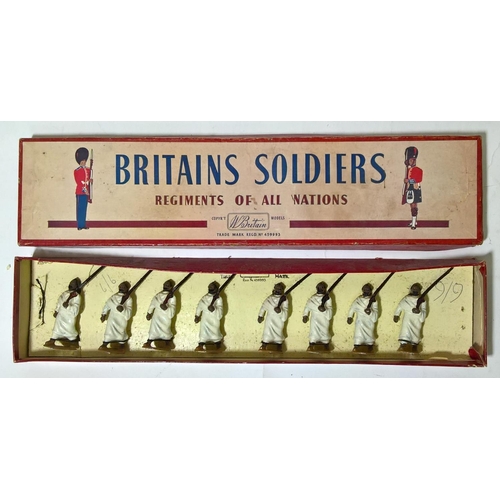 85 - Boxed set of Britains Soldiers 'Abyssinian Tribesmen' comprising 8 figures secured in original box, ... 