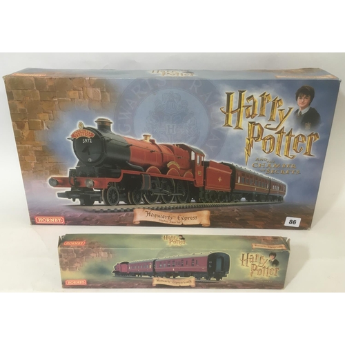 86 - Hornby 00 gauge R1033 The Hogwarts Express Electric Train Set, together with Composite Coach R4175B ... 