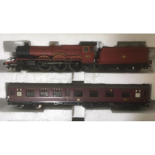 86 - Hornby 00 gauge R1033 The Hogwarts Express Electric Train Set, together with Composite Coach R4175B ... 