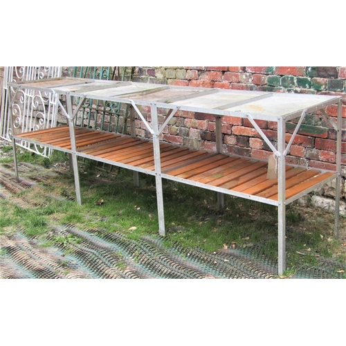 2090 - A long run of free standing aluminium greenhouse staging on two tiers, the lower with removable wood... 