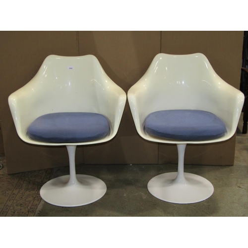 2257 - A set of six (4&2) Eero Saarinen style 151 white tulip swivel chairs with pad seats and disc shaped ... 