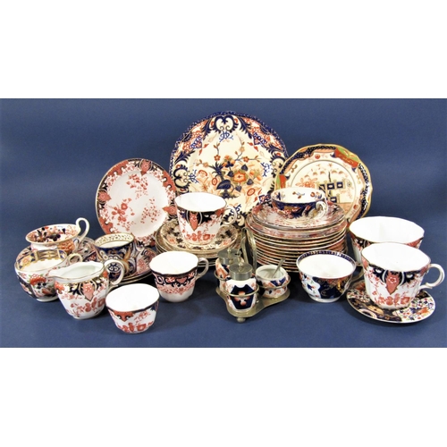 1122 - A collection of 19th century and later Derby and Royal Crown Derby patternwares including cream jug ... 