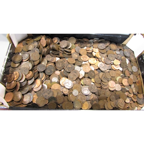 1567 - Large quantity of unsorted English bronze coinage, Victorian and later, together with mixed foreign ... 