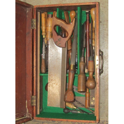 2246 - A quantity of vintage carpentry related hand tools to include a selection of chisels, screw drivers,... 