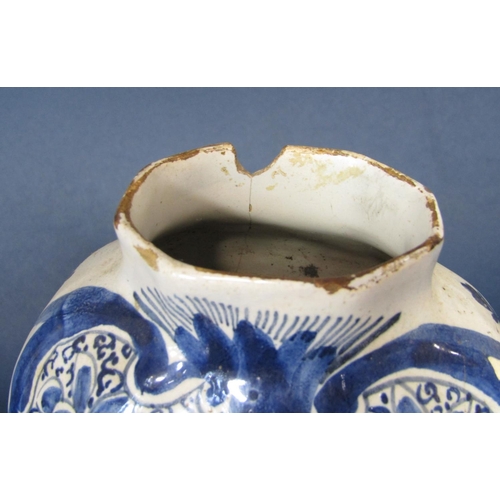 79 - A quantity of blue and white printed ceramics including a Copeland Spode Italian pattern bowl, 24.5c... 